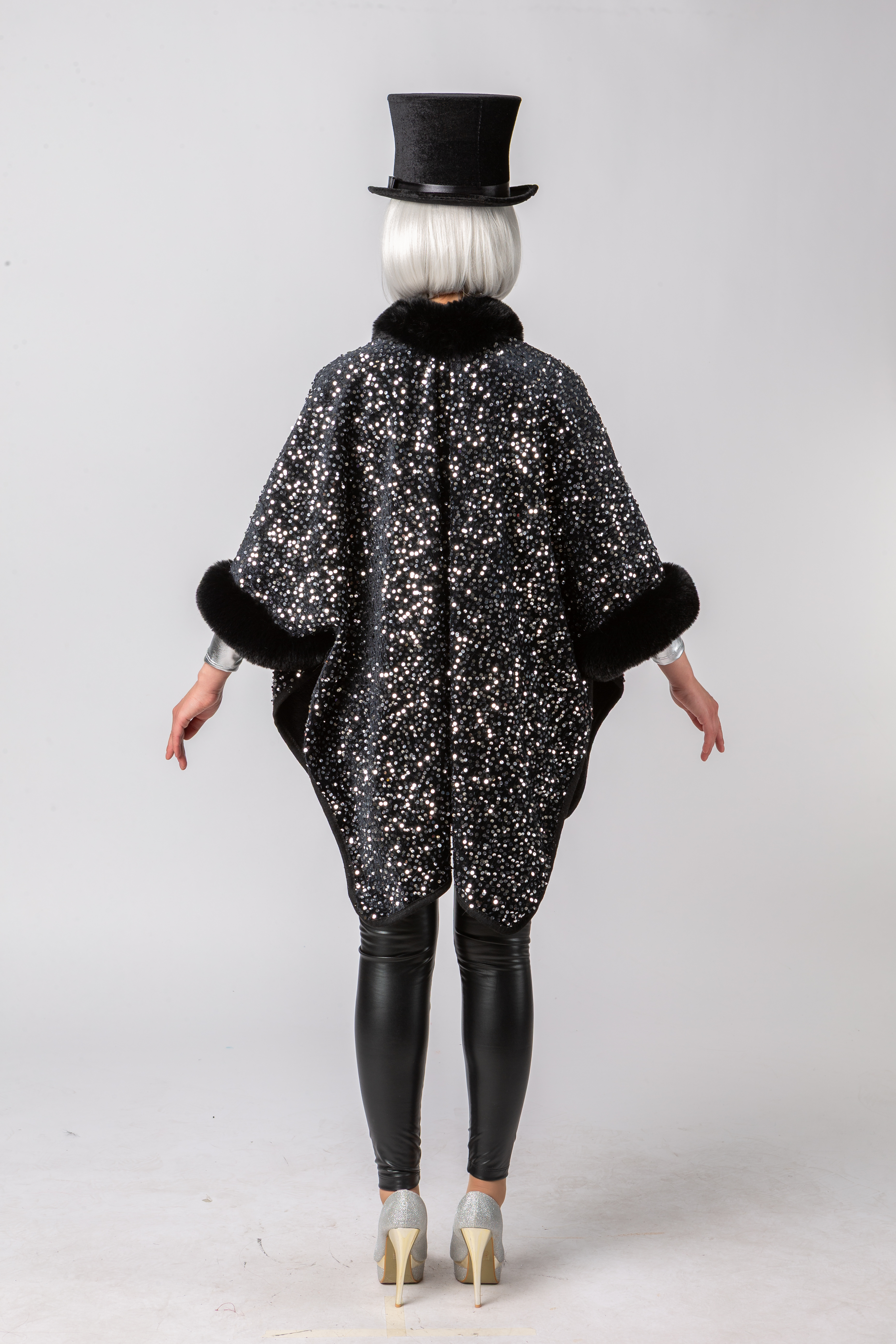 Poncho à paillettes, noir-argent