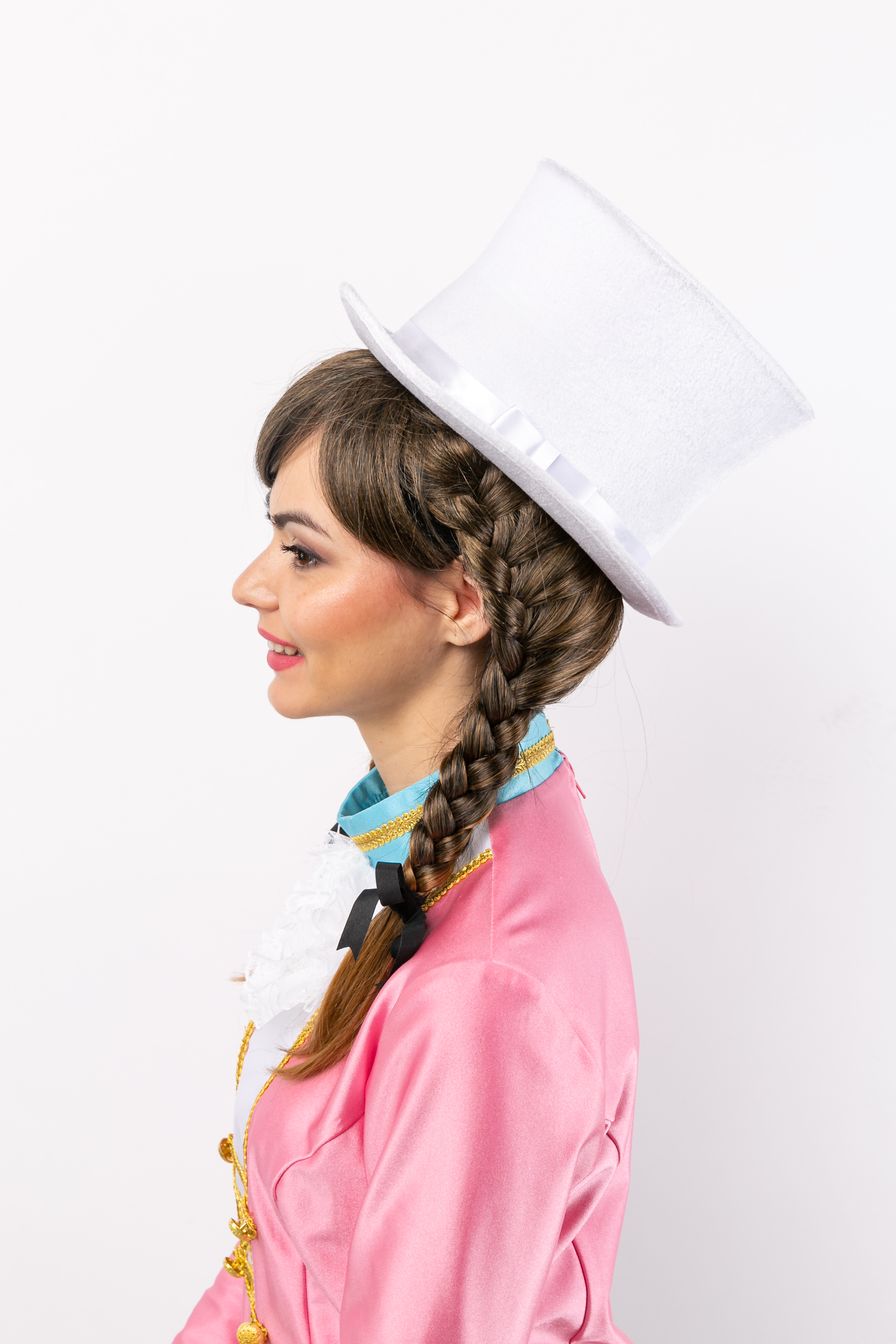 Hat made of white velvet - height 15,5 cm 