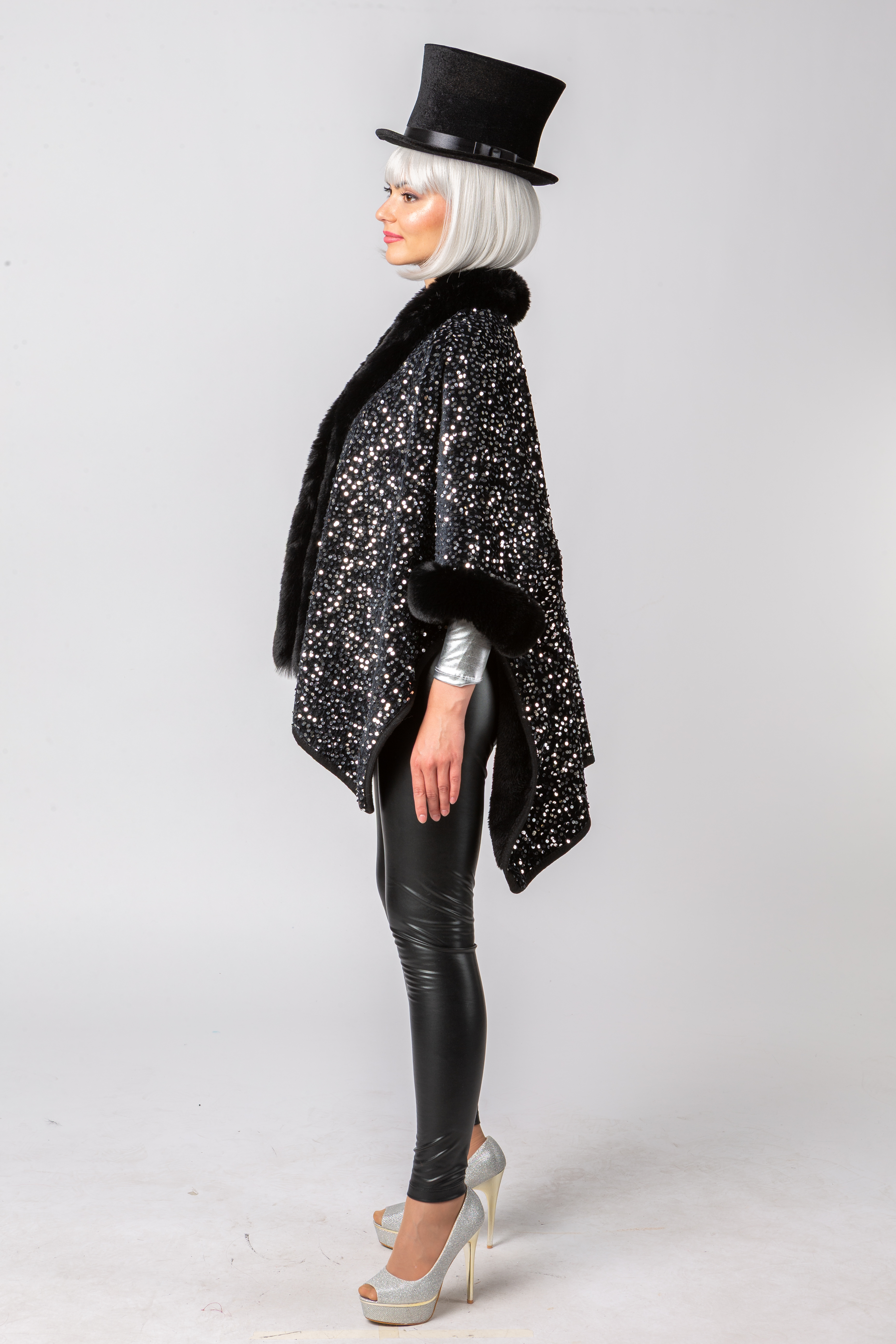 Poncho à paillettes, noir-argent