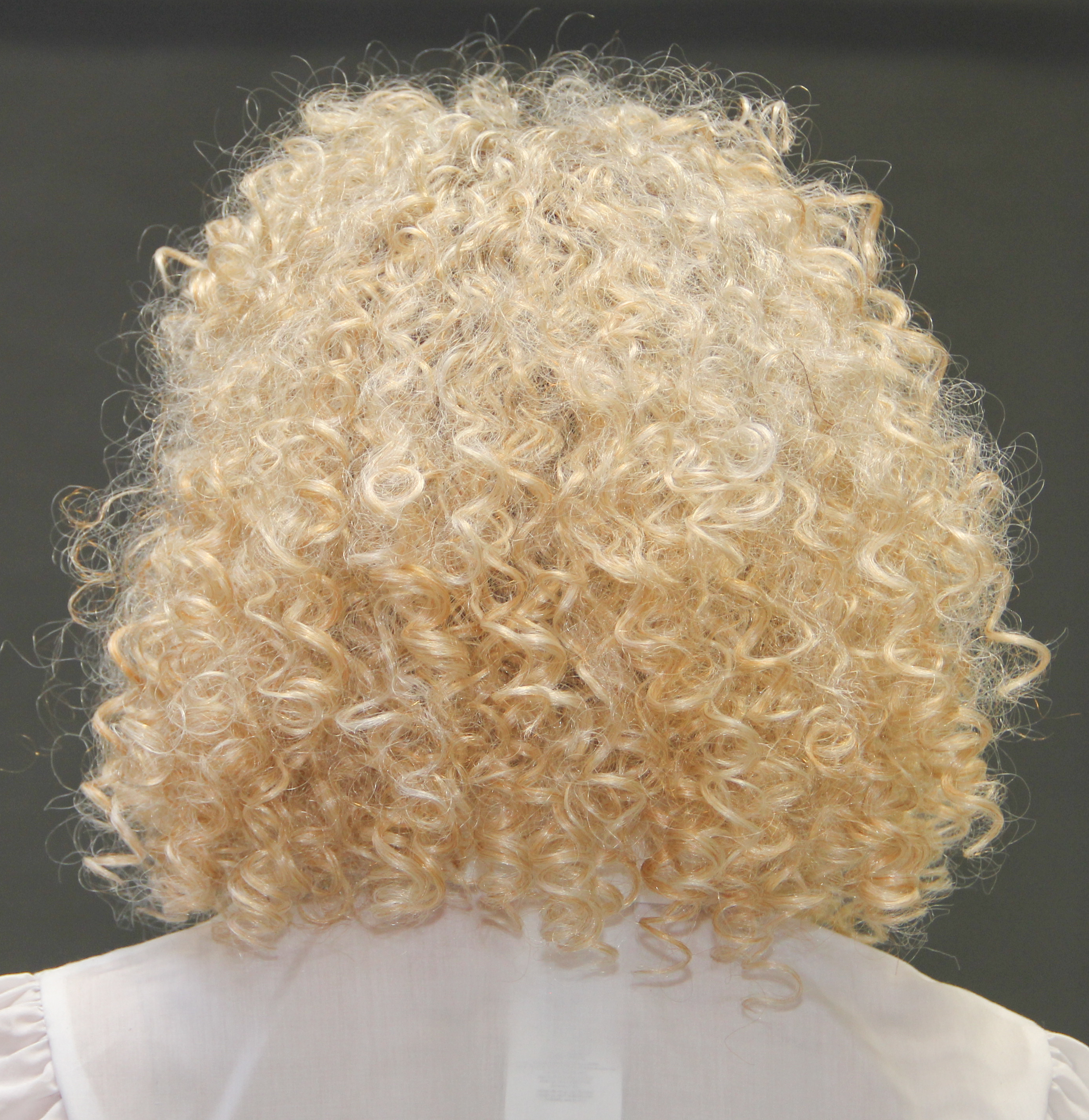 Dauerwelle, blond - - - Lieferbar ab ca. Juli 2024